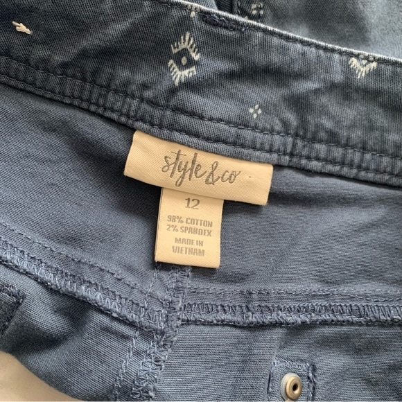 Style and Co Printed Capri Pants - Picture 12 of 12